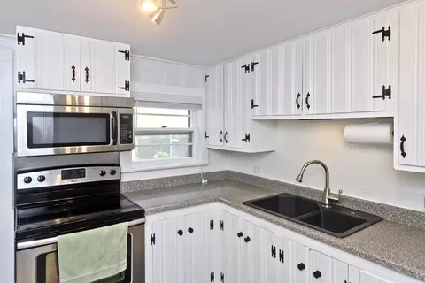 520 Dutchess St, Springfield, MA 01129 photo 5