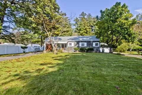 520 Dutchess St, Springfield, MA 01129 photo 1