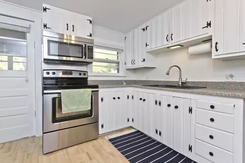 520 Dutchess St, Springfield, MA 01129 photo 3