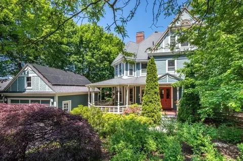 102 Herrick Rd, Newton, MA 02459