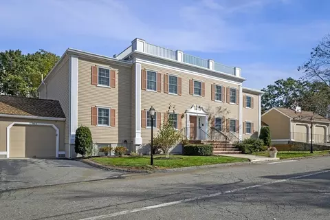 34 America Way #1, Salem, MA 01970