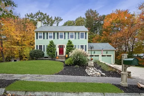 7 Wentworth Dr, Beverly, MA 01915