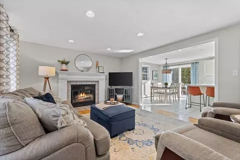 28 Robbins Rd, Ayer, MA 01432 photo 3