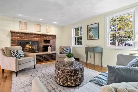 3 Newhall Ln, Newburyport, MA 01950