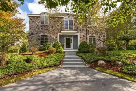 1 Lady Slipper Ln, Chelmsford, MA 01824