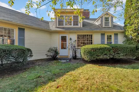 98 South St, Rockport, MA 01966