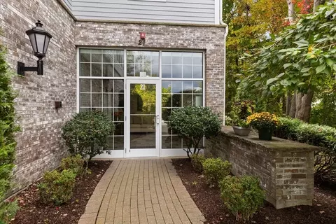 21 Rockland St #Q, Canton, MA 02021