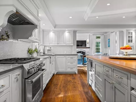 19 Radcliffe Rd, Wellesley, MA 02482 photo 4