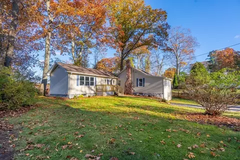11 Hillside Dr, West Brookfield, MA 01585
