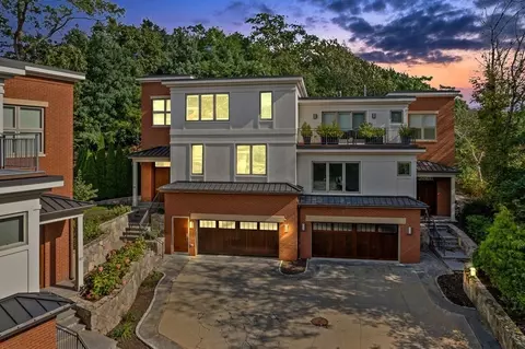 109 Florence St #109, Chestnut Hill, MA 02467