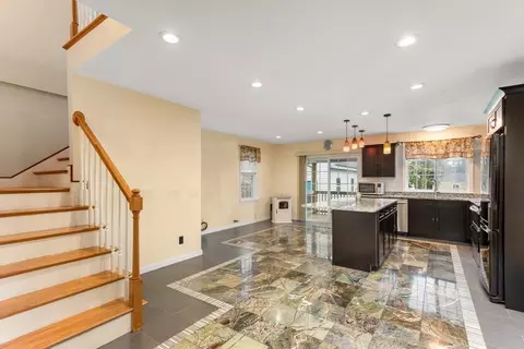 28 Stebbins St, Worcester, MA 01607 photo 8
