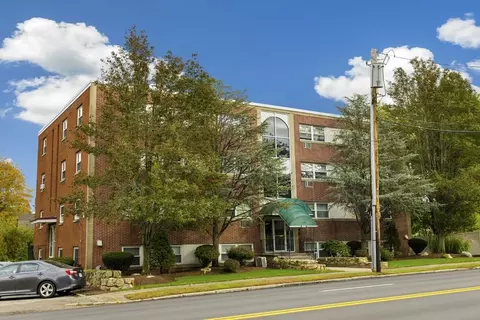 588 Main St #4D, Stoneham, MA 02180