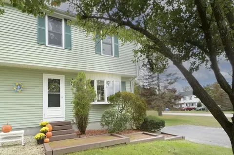 28 Harvest Rd #B, Uxbridge, MA 01569