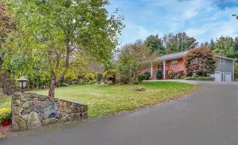 21 Palomino Ln, Westwood, MA 02090