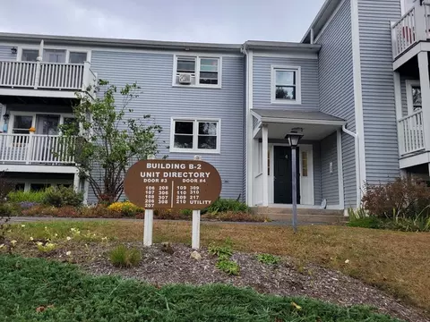 46 Evergreen Rd #210, Leeds, MA 01053