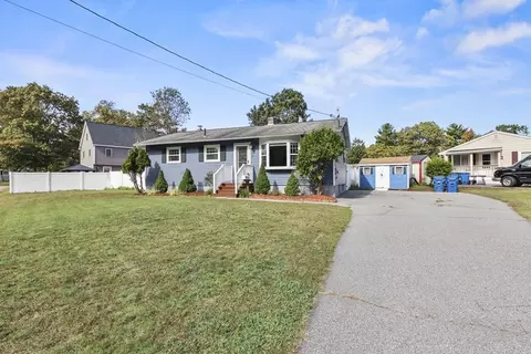 4 Arlington St, Tewksbury, MA 01876