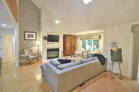 15 Baldwin Dr #15, Sharon, MA 02067