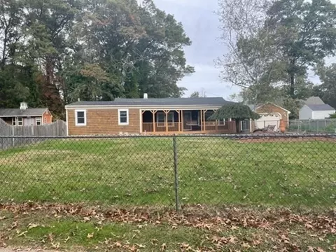 37 Mohawk St, Bellingham, MA 02019