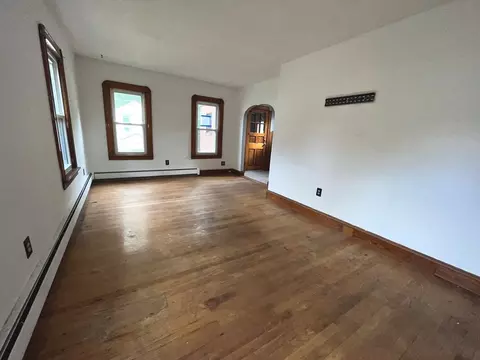 48 Kings Ln, Springfield, MA 01109 photo 5