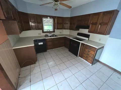 48 Kings Ln, Springfield, MA 01109 photo 7
