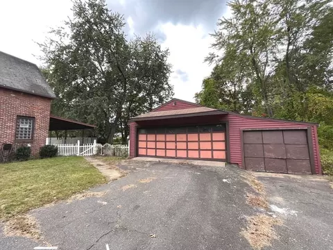 48 Kings Ln, Springfield, MA 01109 photo 4