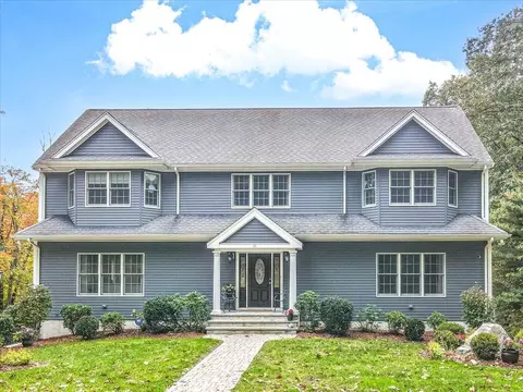 18 Crystal Hl, Westwood, MA 02090