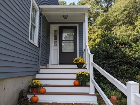 69 Laurelwood Dr #69, Hopedale, MA 01747