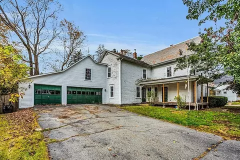 8 Bow St, Townsend, MA 01469 photo 2