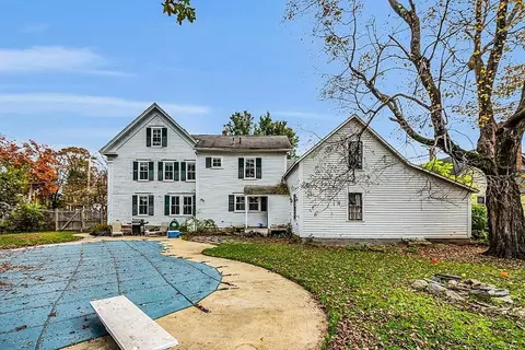 8 Bow St, Townsend, MA 01469