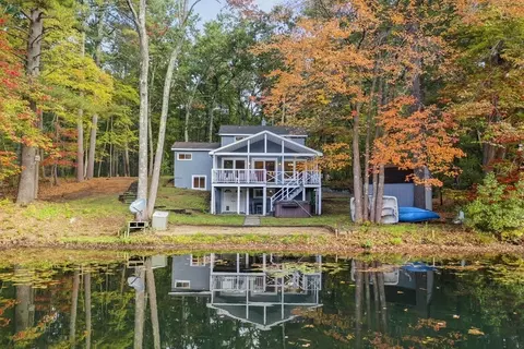 10 N Shore Dr, Stow, MA 01775