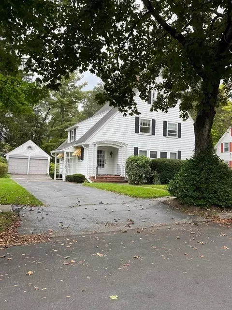 13 Canterbury St, Andover, MA 01810