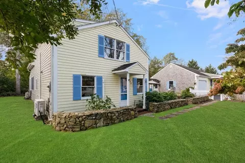 68 Beach Ave, Dartmouth, MA 02748