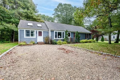 93 Seabrook Dr, Falmouth, MA 02536