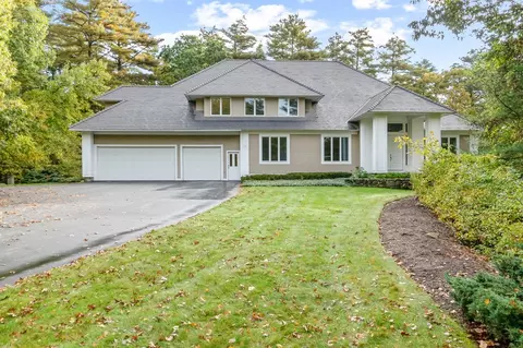 29 Hawk Hill Ln, Ipswich, MA 01938