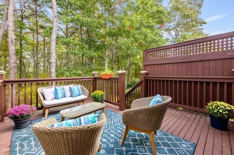 48 Gold Leaf Ln #48, Mashpee, MA 02649