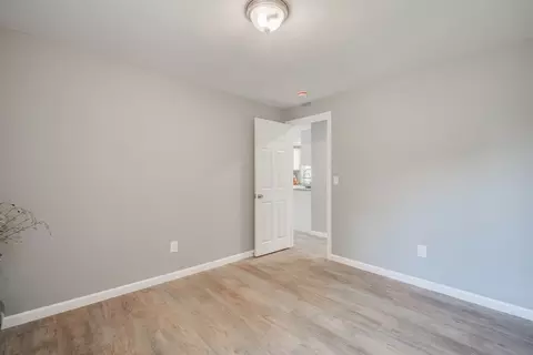 858 Bradley Rd, Springfield, MA 01109 photo 15