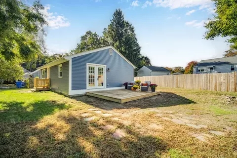 858 Bradley Rd, Springfield, MA 01109 photo 4