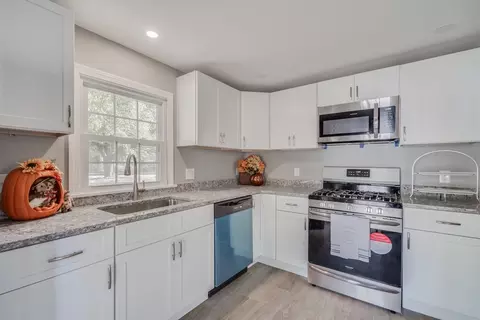 858 Bradley Rd, Springfield, MA 01109 photo 10