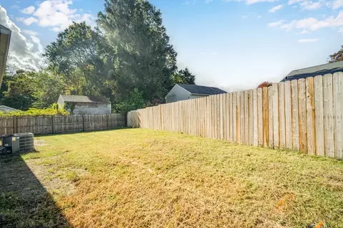 858 Bradley Rd, Springfield, MA 01109 photo 7
