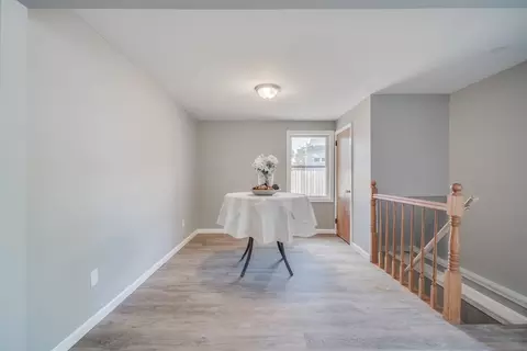 858 Bradley Rd, Springfield, MA 01109 photo 11