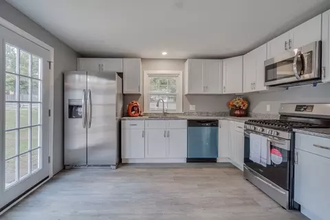 858 Bradley Rd, Springfield, MA 01109 photo 29