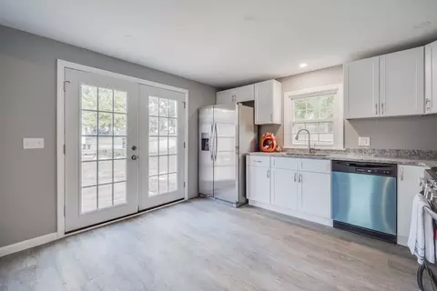 858 Bradley Rd, Springfield, MA 01109 photo 28