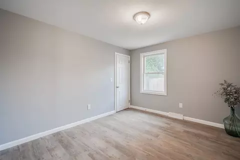 858 Bradley Rd, Springfield, MA 01109 photo 13