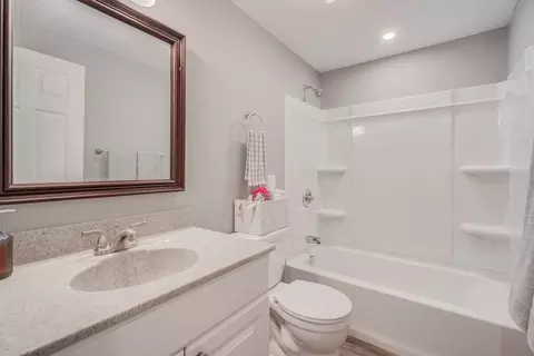 858 Bradley Rd, Springfield, MA 01109 photo 17