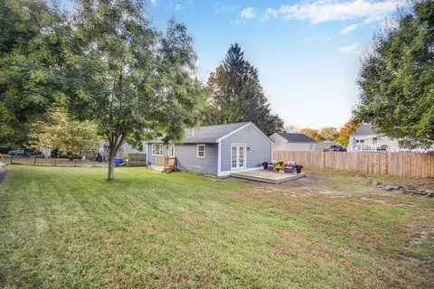 858 Bradley Rd, Springfield, MA 01109 photo 3