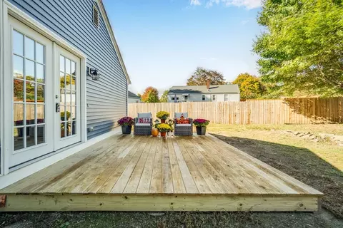 858 Bradley Rd, Springfield, MA 01109 photo 5