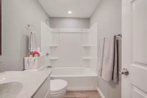 858 Bradley Rd, Springfield, MA 01109 photo 18