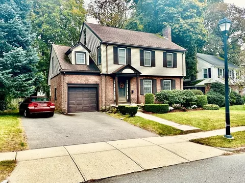 152 Coolidge Rd, Worcester, MA 01602