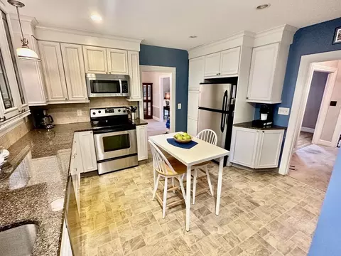 152 Coolidge Rd, Worcester, MA 01602 photo 2