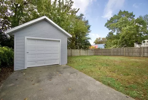 19 Agnes St, Springfield, MA 01118 photo 32